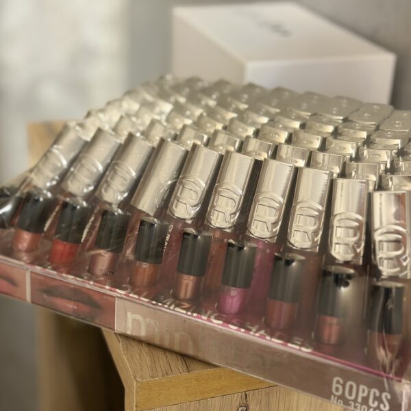 ministar: Glossy Volumizing shades