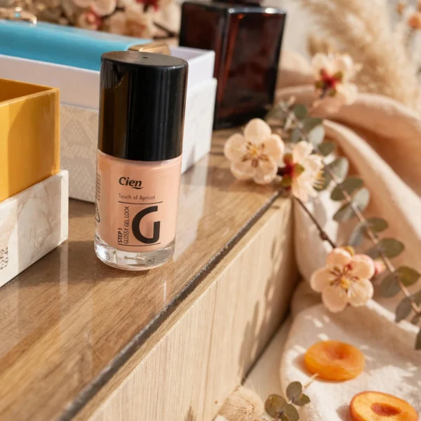 Cien Vernis Touch of Apricot - Glossy Gel Look Step 1